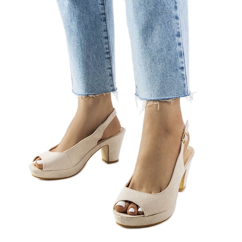 Béžové blokové sandály od Dionne béžový