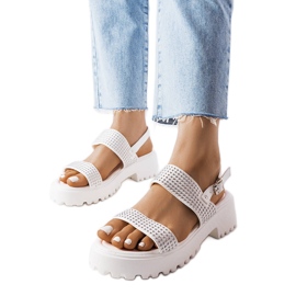 Bílé sandály zdobené tryskami Biloxi bílý Bílé sandály zdobené tryskami Biloxi bílý