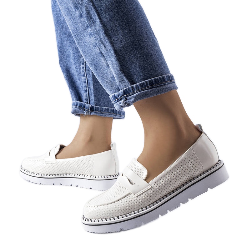 Bílé perforované boty od Bloomsburg bílý