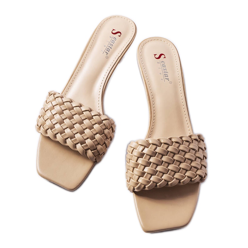 Béžové sandály na nízkém podpatku značky Burbank béžový