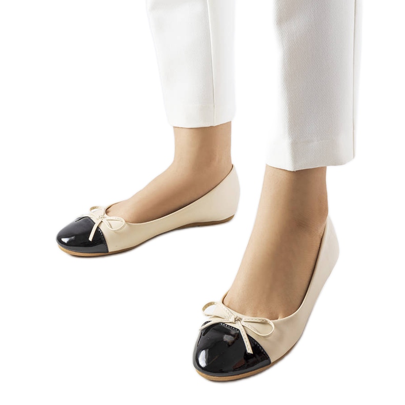 Béžové baleríny s patentovanou špičkou od Despins béžový Béžové baleríny s patentovanou špičkou od Despins béžový