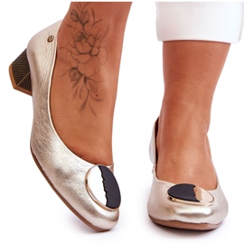 Kožené lodičky na nízkém podpatku Maciejka 05960-25 Zlatá zlatý