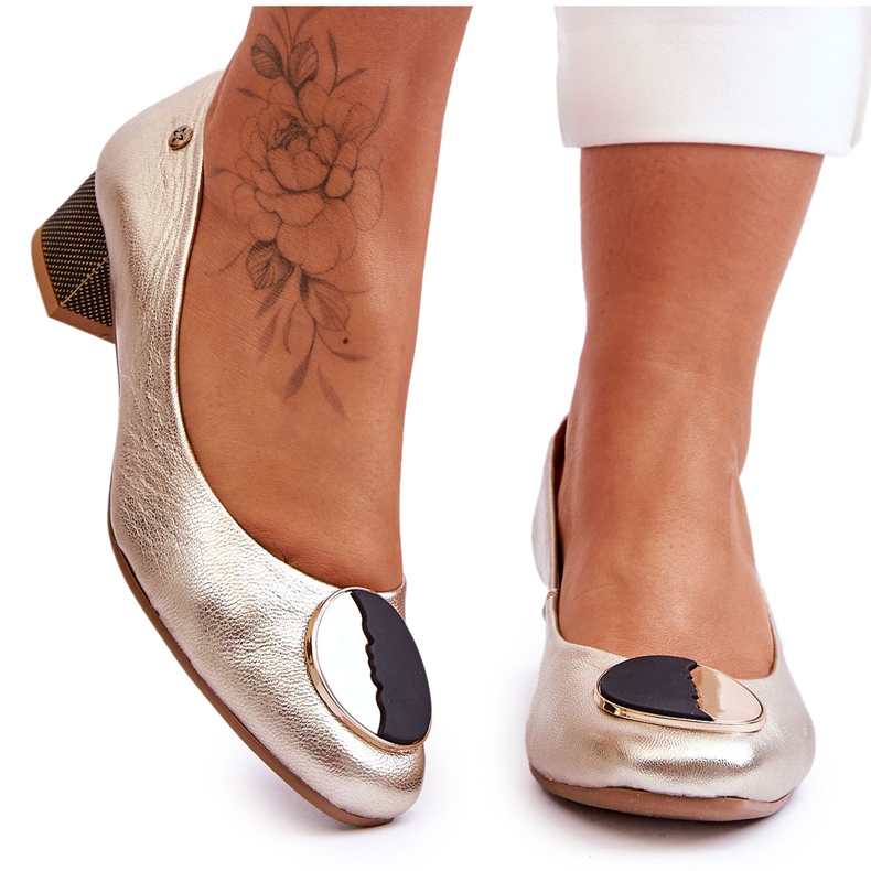 Kožené lodičky na nízkém podpatku Maciejka 05960-25 Zlatá zlatý