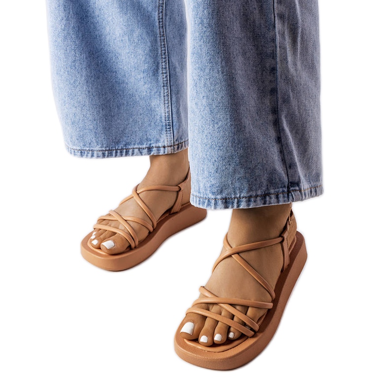 Hnědé sandály na platformě od Brunelle hnědý