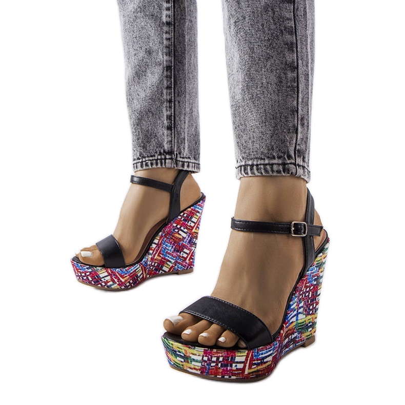 Černé sandály na klínku značky Fairmont černá