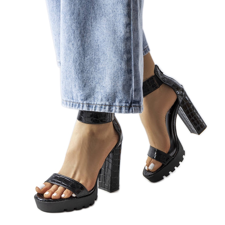 Černé sandály s hadím potiskem od Knoxville černá