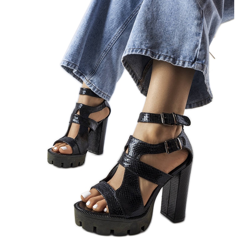 Černé masivní blokové sandály od Enenor černá