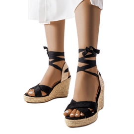 Černé espadrilky na klínku od Reviloa černý