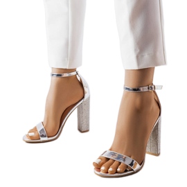 Stříbrné sandály na ozdobném sloupku Rette stříbrný Stříbrné sandály na ozdobném sloupku Rette stříbrný