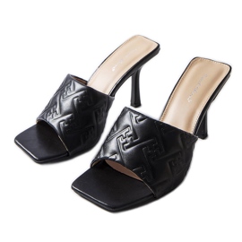 Černé elegantní sandály na podpatku značky Cambrina černý