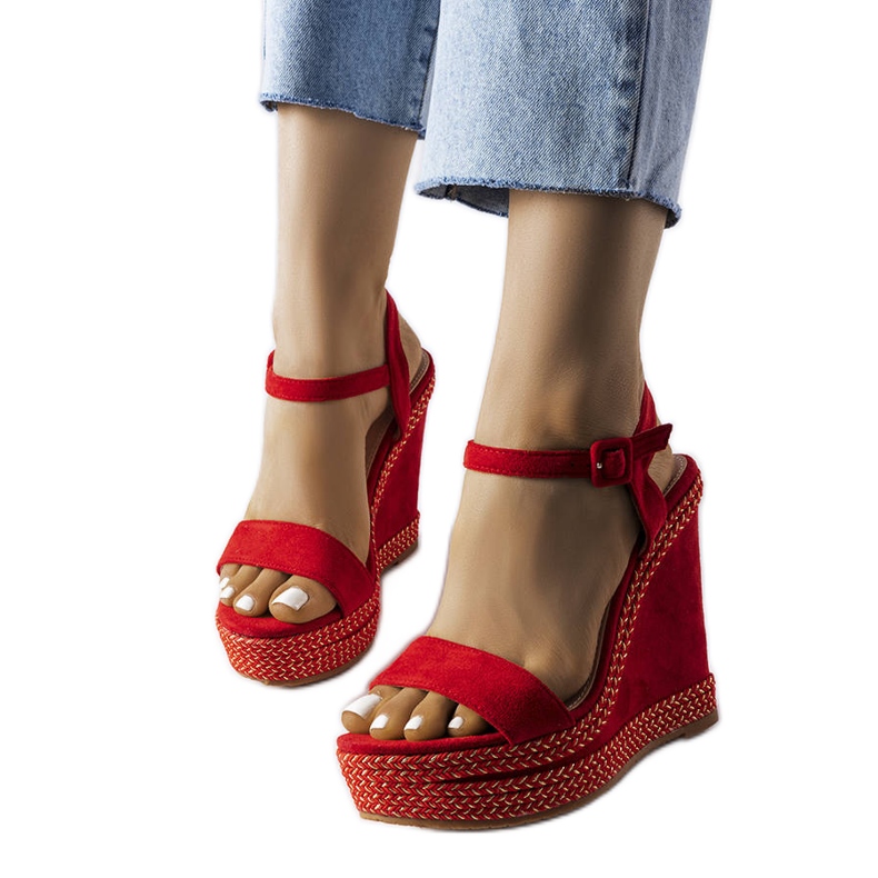 Červené sandály na klínku od Inala