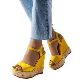 Žluté klínové espadrilky od Inaly žluť