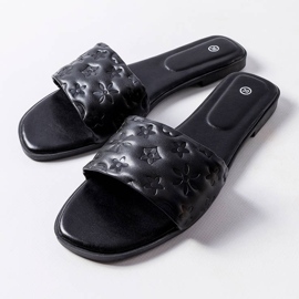 Černé ploché sandály od Amalie černá