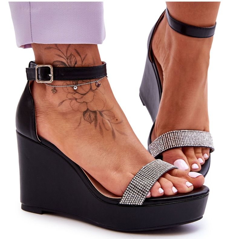 WD1 Módní kožené sandály na klínu černé Arwen černá