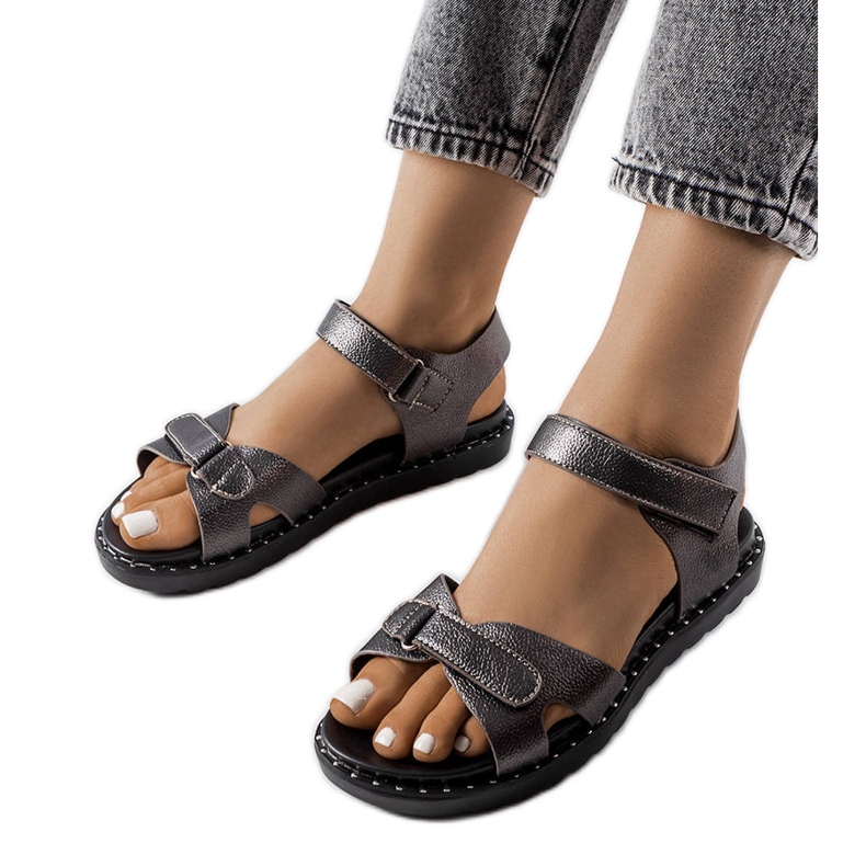 Šedé třpytivé sandály od Bellefeuille šedá