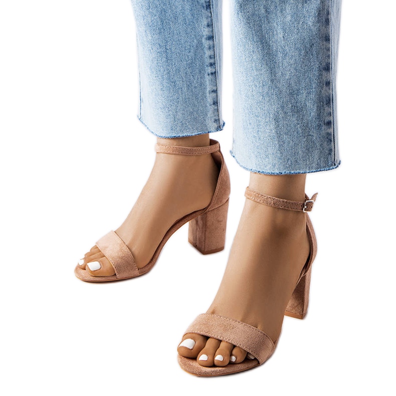 Béžové sandály na nízkém podpatku značky Lourna béžový