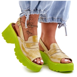 Kožené sandály na podpatcích a platformě Maciejka 06039-07 žlutá