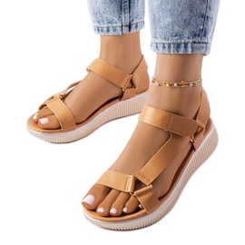 Béžové sportovní sandály značky Heron béžový