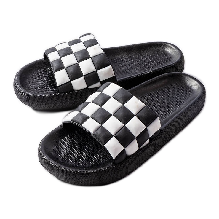 Černé gumové pantofle na platformě od Elin černá