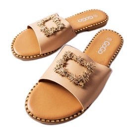 Béžové slidery se zdobením od Miriamy béžový Béžové slidery se zdobením od Miriamy béžový