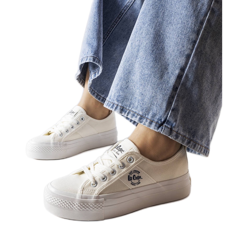 Bílé tenisky Lee Cooper LCW-22-31-0837L bílý