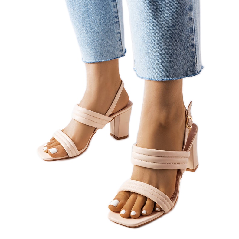 Béžové sandály na sloupku Moli béžový