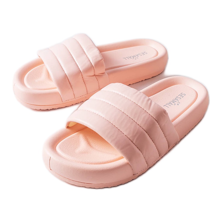 Inna Růžové pantofle zdobené prošíváním od Dorene růžový