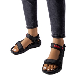 Černé sandály na suchý zip od Lee Cooper LCW-23-34-0961L černý