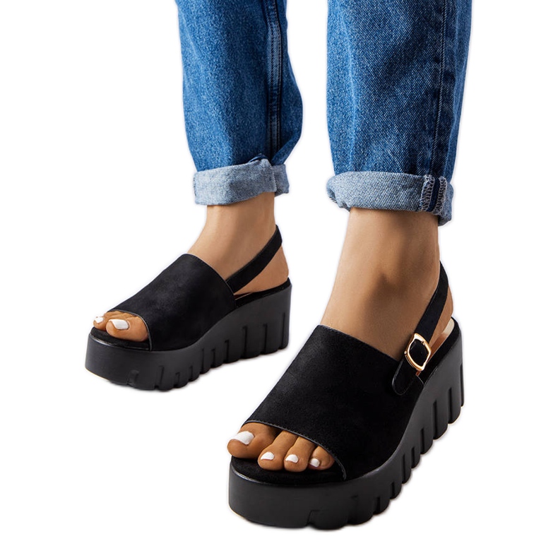 Černé dámské sandály na klínku značky Berfin černá