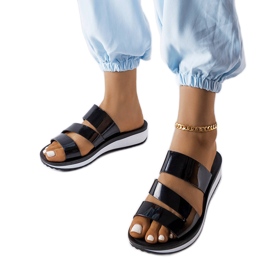 Inna Černě lakované skluzavky od Tilde černý