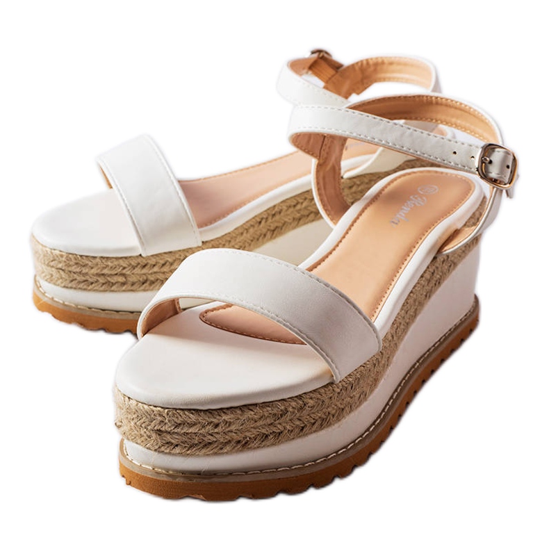 Bílé sandály na klínku značky Access bílý Bílé sandály na klínku značky Access bílý