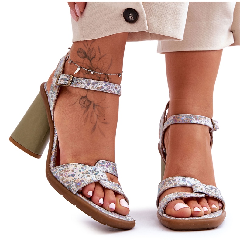 Kožené sandály na podpatku Maciejka 06029-24 bílo-zelené bílý