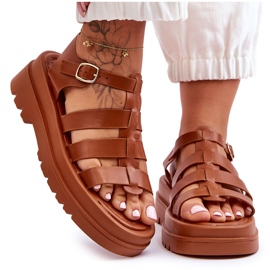 Kožené sandály s hnědými pásky Colet