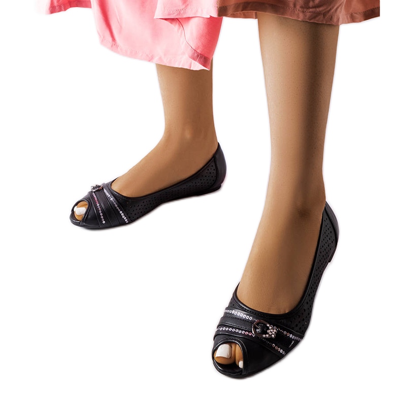 Černé prolamované baleríny s kamínky od Creek černá