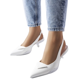 Bílé sandály na nízkém podpatku značky Gougeon bílý