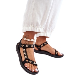 Dámské sportovní sandály zdobené zlatými mušlemi černý klínek černá