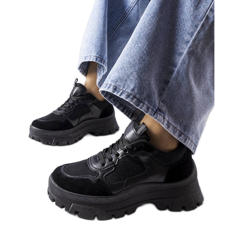 Černé robustní tenisky od Mikeladze černá Černé robustní tenisky od Mikeladze černá