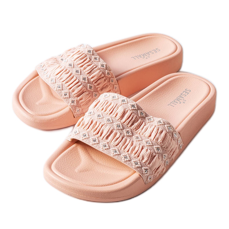 Ernestovy růžové nařasené skluzavky růžový