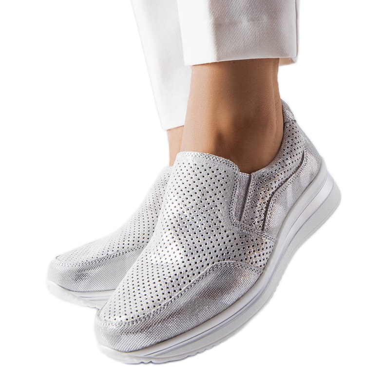 Stříbrné prolamované klínové tenisky stříbrný