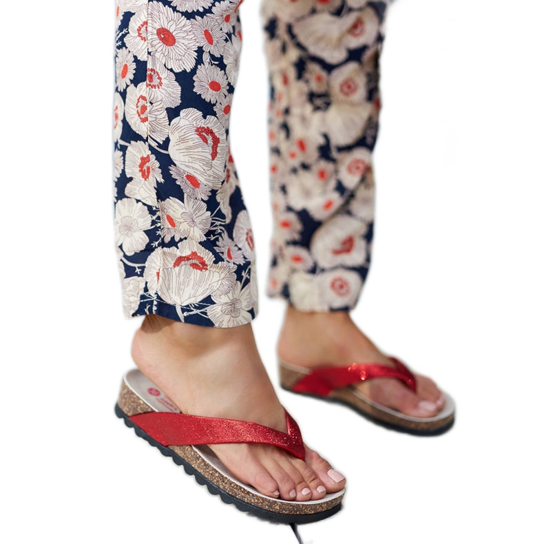 Červené brokátové sandály na klínku od Isidoro