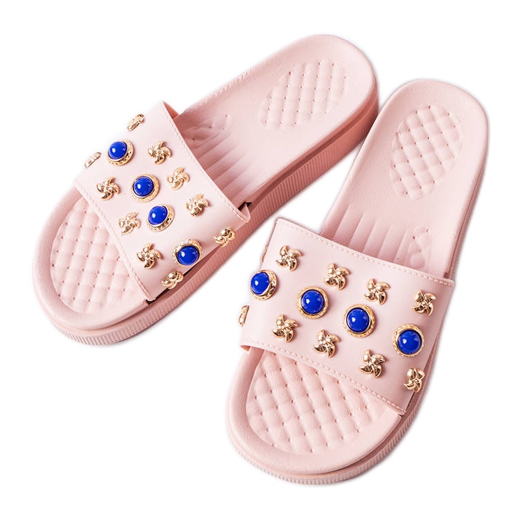 Růžově zdobené skluzavky od Montesarchio růžový