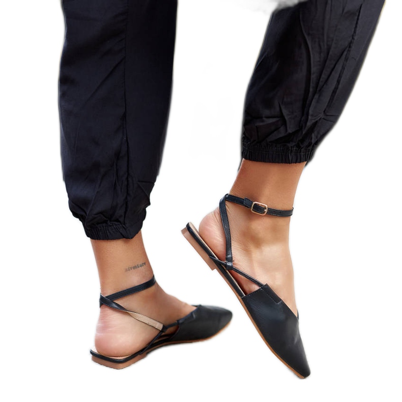 Černé balerínky na otevřeném podpatku značky Lazzaro černá