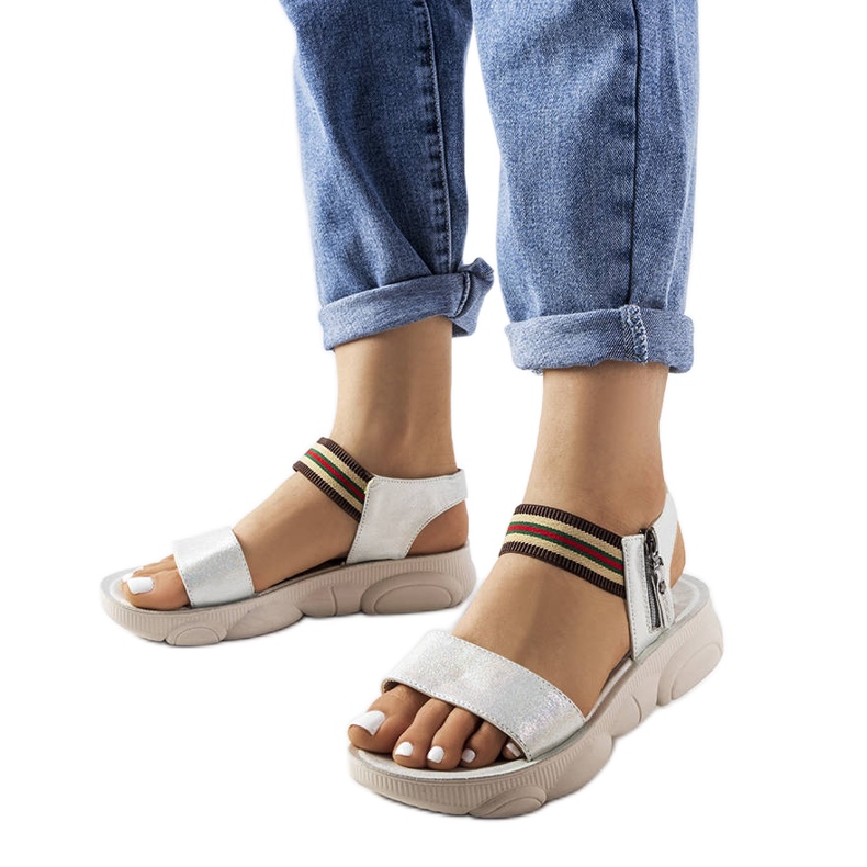 Stříbrné metalické sportovní sandály od Parsipu stříbrný