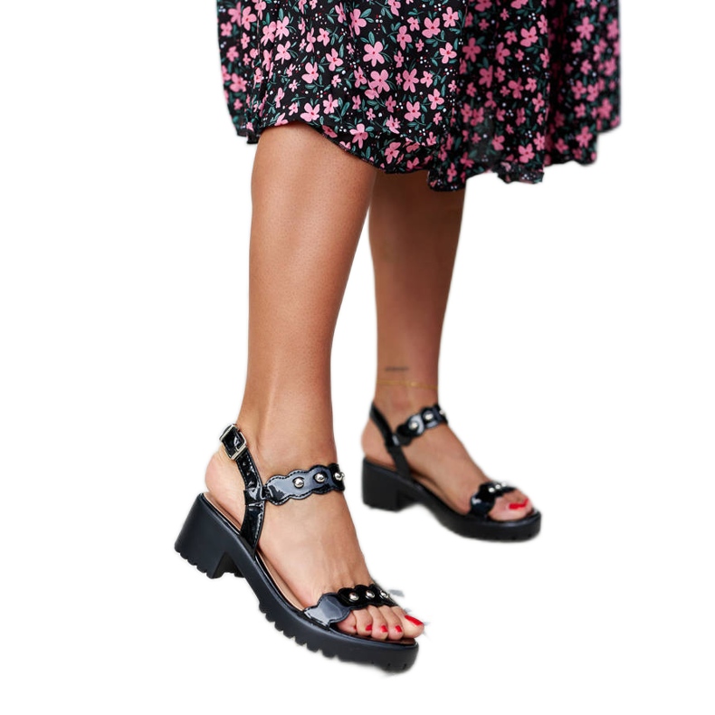 Černé sandály od Donizetti černá