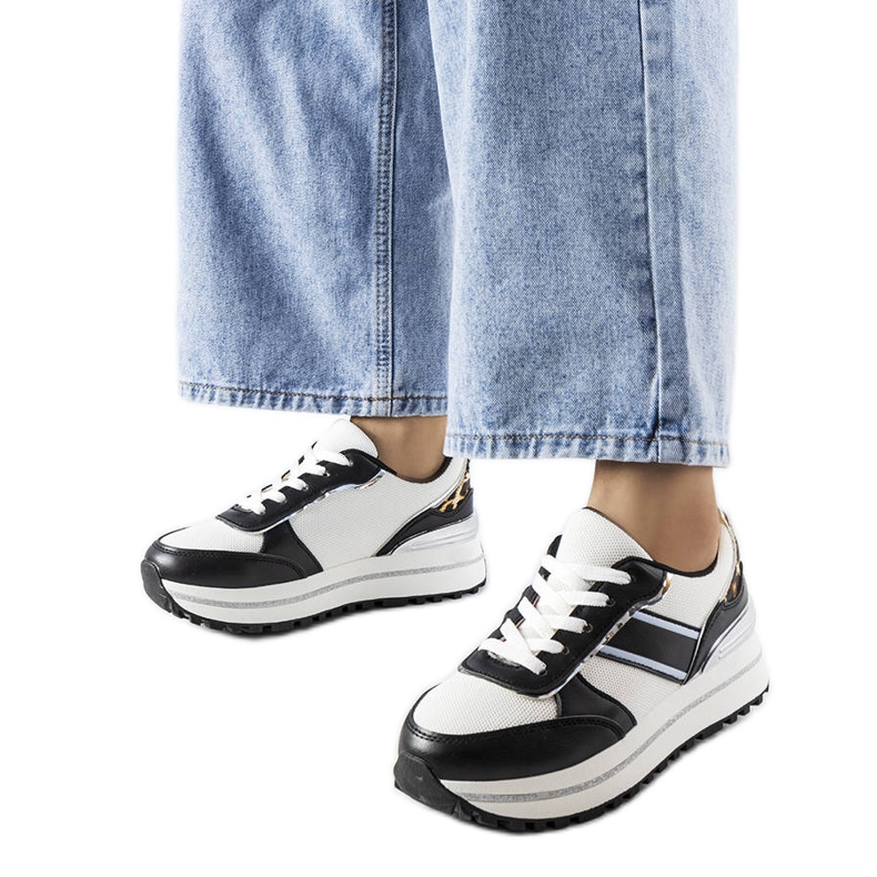 Černé tenisky se třpytivými vsadkami od Lang bílý Černé tenisky se třpytivými vsadkami od Lang bílý