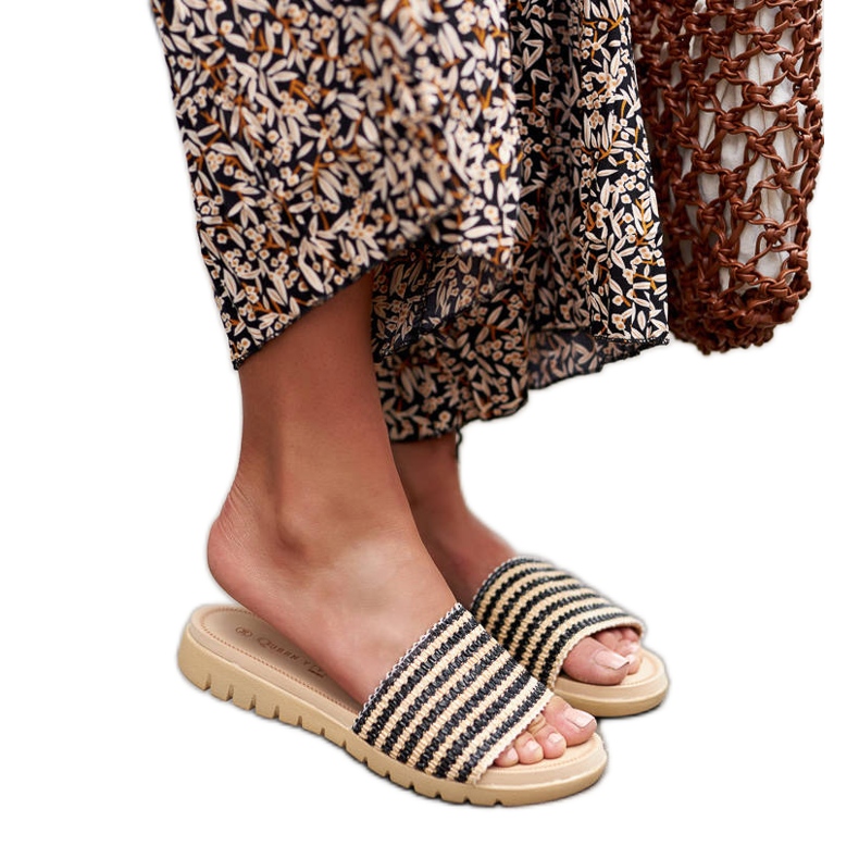 Černé tkané skluzavky Capovalle černá