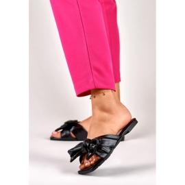 Černé slidery s mašlí od Isanna černý