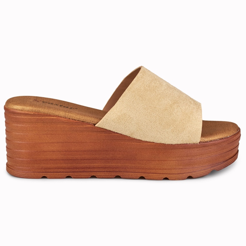 Béžové sandály na klínku od Versis béžový