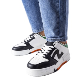 Černobílé kozačky se silnější podrážkou značky Harter černý