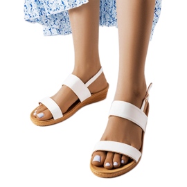 Bílé sandály na klínku od Grottazzolina bílý Bílé sandály na klínku od Grottazzolina bílý